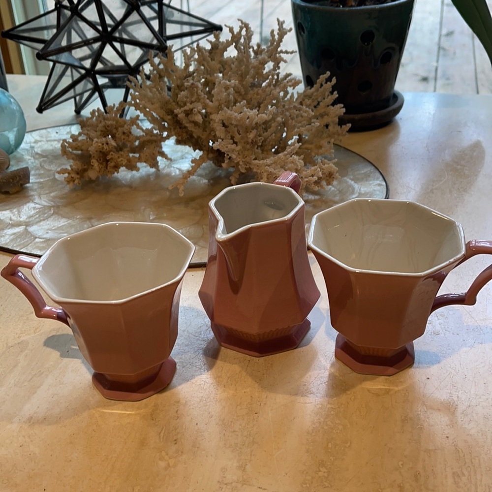 Vintage Independence 2cups 1 creamer